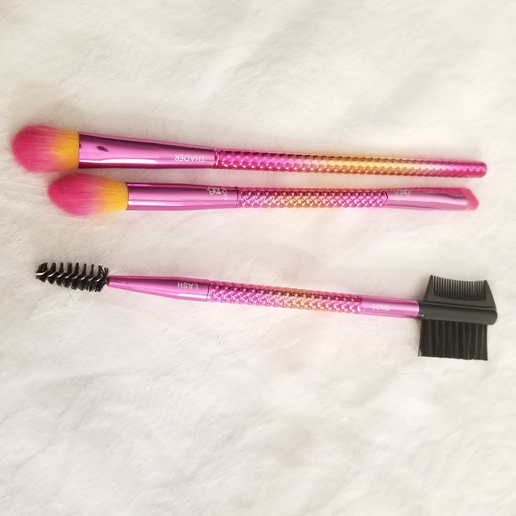 Royal & Langnickel Moda Blush Pinsel – Lila, Abgewinkelter Rundpinsel Für Rouge